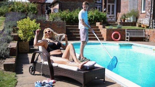 BrazzersExxtra – Chloe Savage – Pushing The Pool Boy